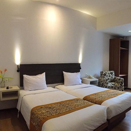 Sunwood Hotel Arianz Mataram Buitenkant foto