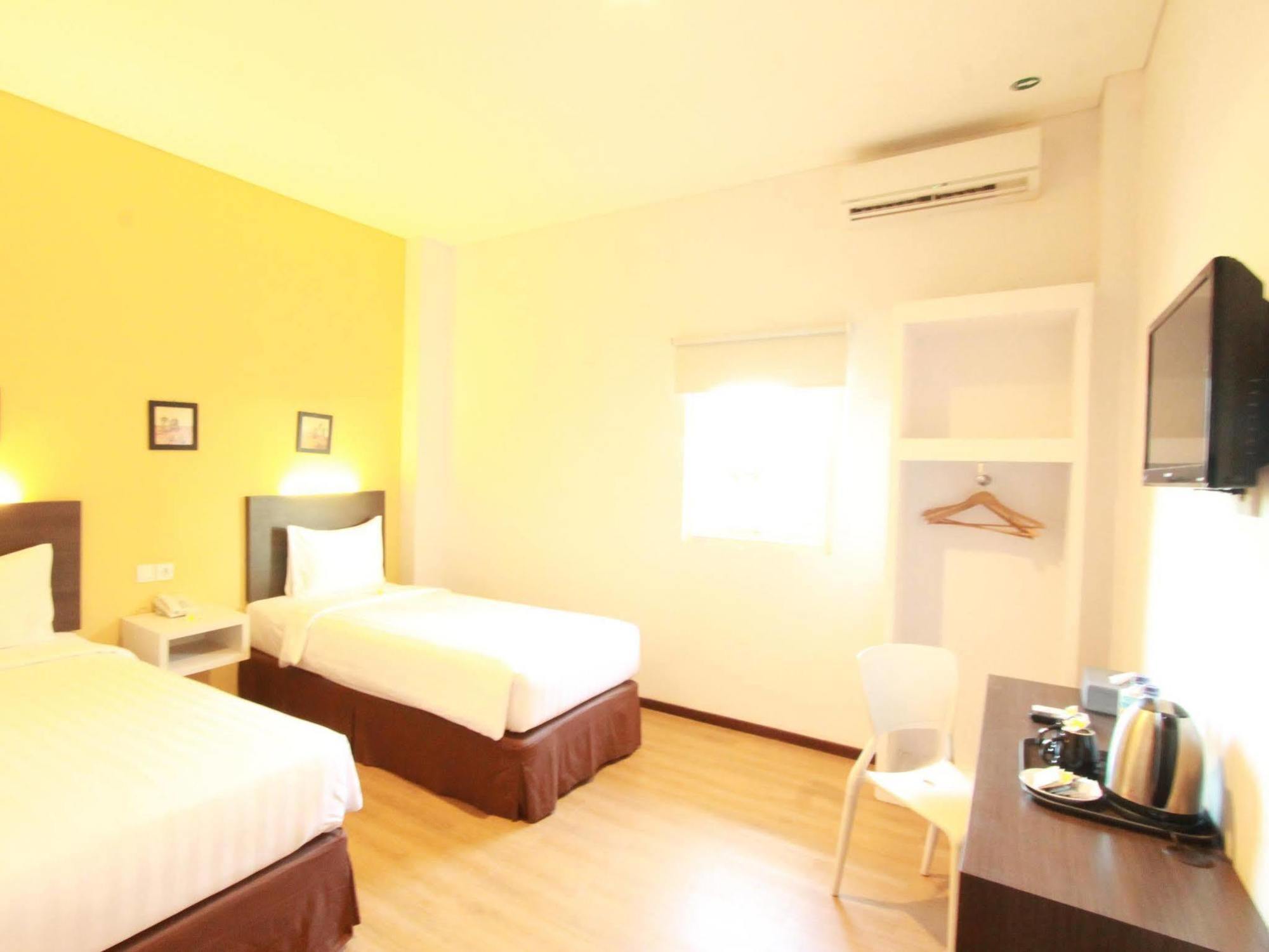 Sunwood Hotel Arianz Mataram Buitenkant foto