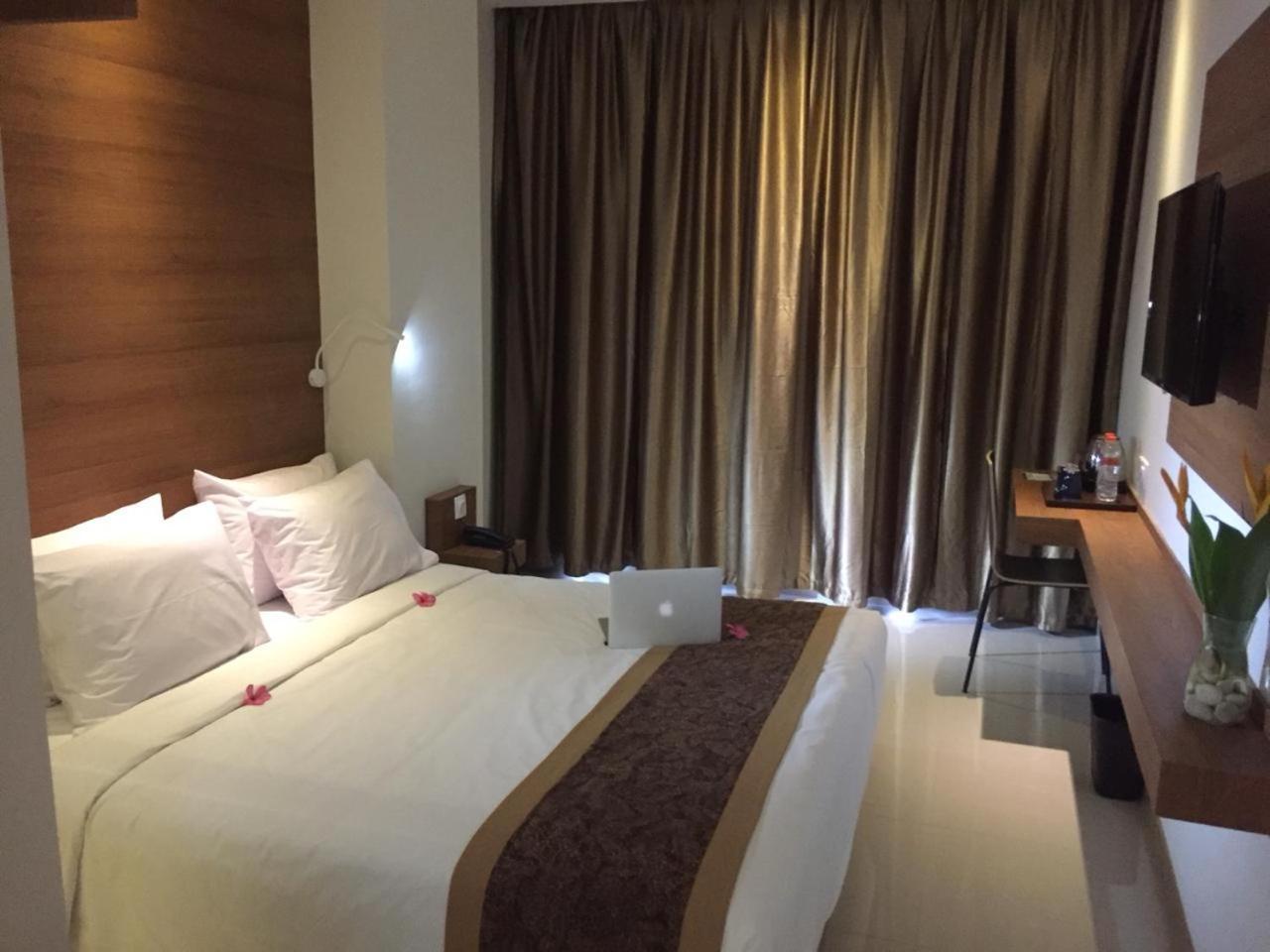 Sunwood Hotel Arianz Mataram Buitenkant foto