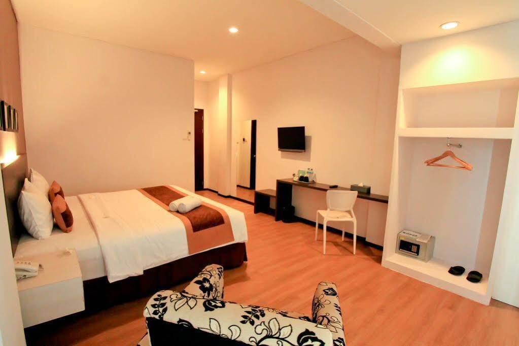 Sunwood Hotel Arianz Mataram Buitenkant foto